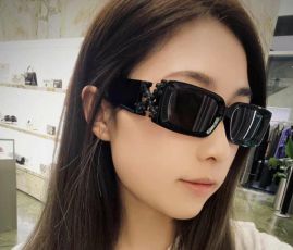 Picture of OFF White Sunglasses _SKUfw53544353fw